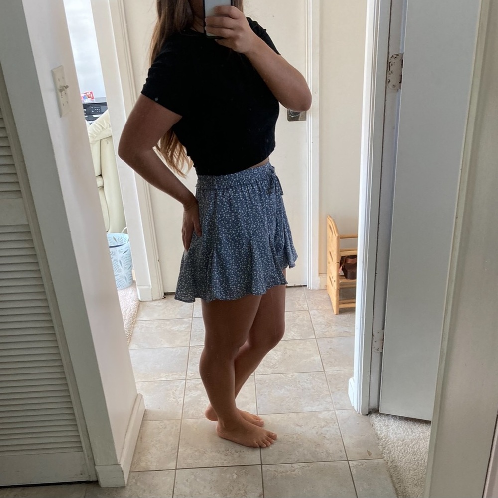 She+Sky ruffled shorts